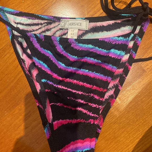 Versace bikini - Picture 2 of 4